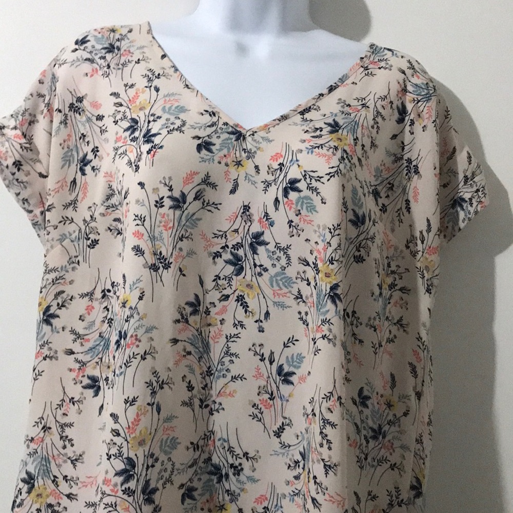 ✨(5 for $20)Floral Silky Blouse✨